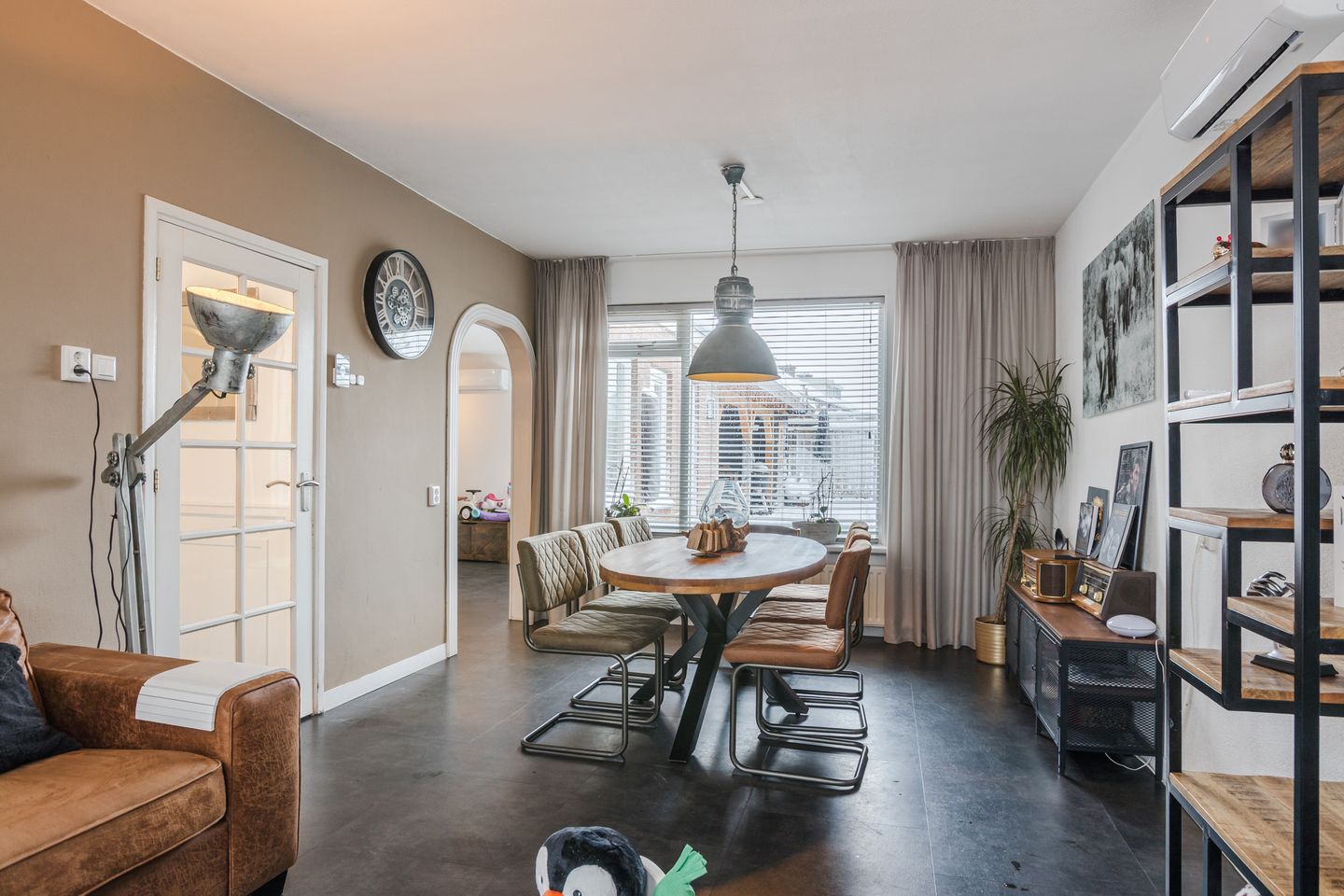 Photo 5 of Weigeliastraat 2