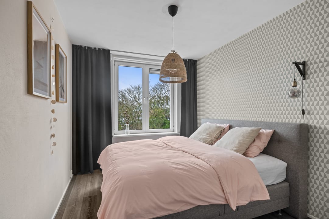 Photo 38 of Alphons Diepenbrockstraat 11-B