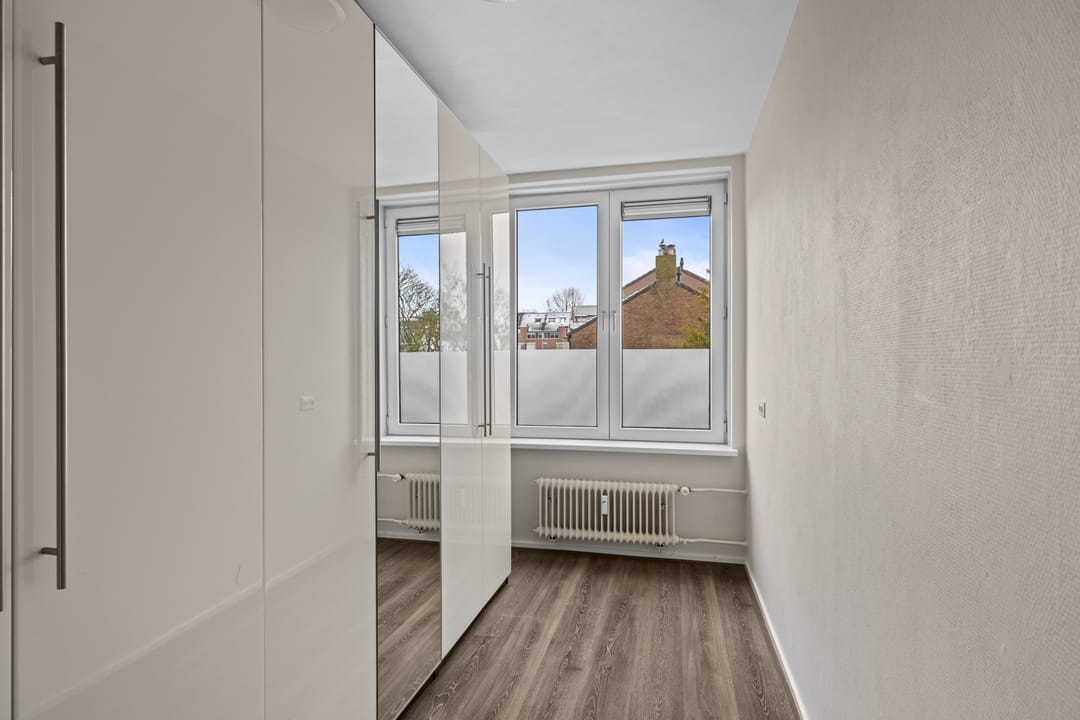 Photo 41 of Alphons Diepenbrockstraat 11-B