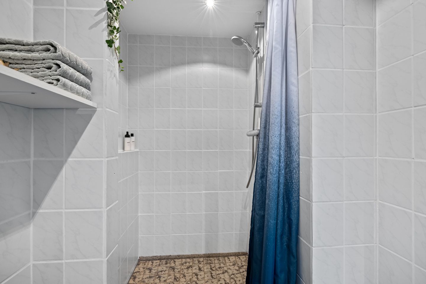 Photo 44 of Alphons Diepenbrockstraat 11-B