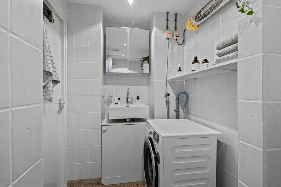 Photo 46 of Alphons Diepenbrockstraat 11-B