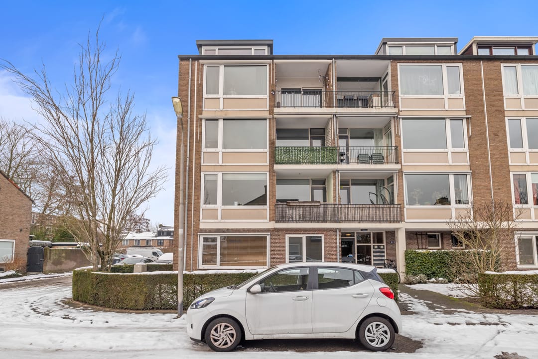 Photo 52 of Alphons Diepenbrockstraat 11-B