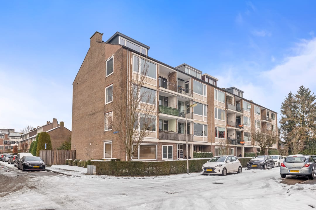 Photo 53 of Alphons Diepenbrockstraat 11-B