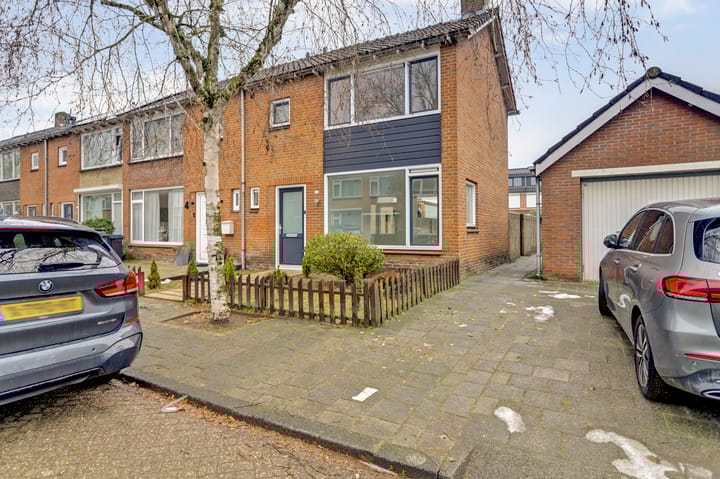 Foto 28 van Madeliefstraat 2