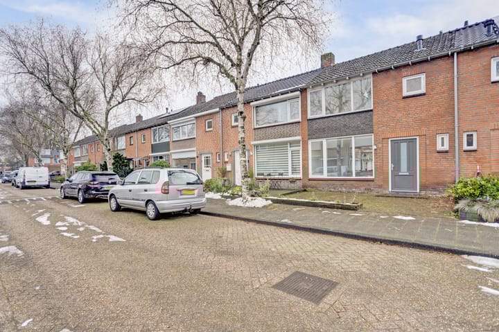 Foto 38 van Madeliefstraat 8