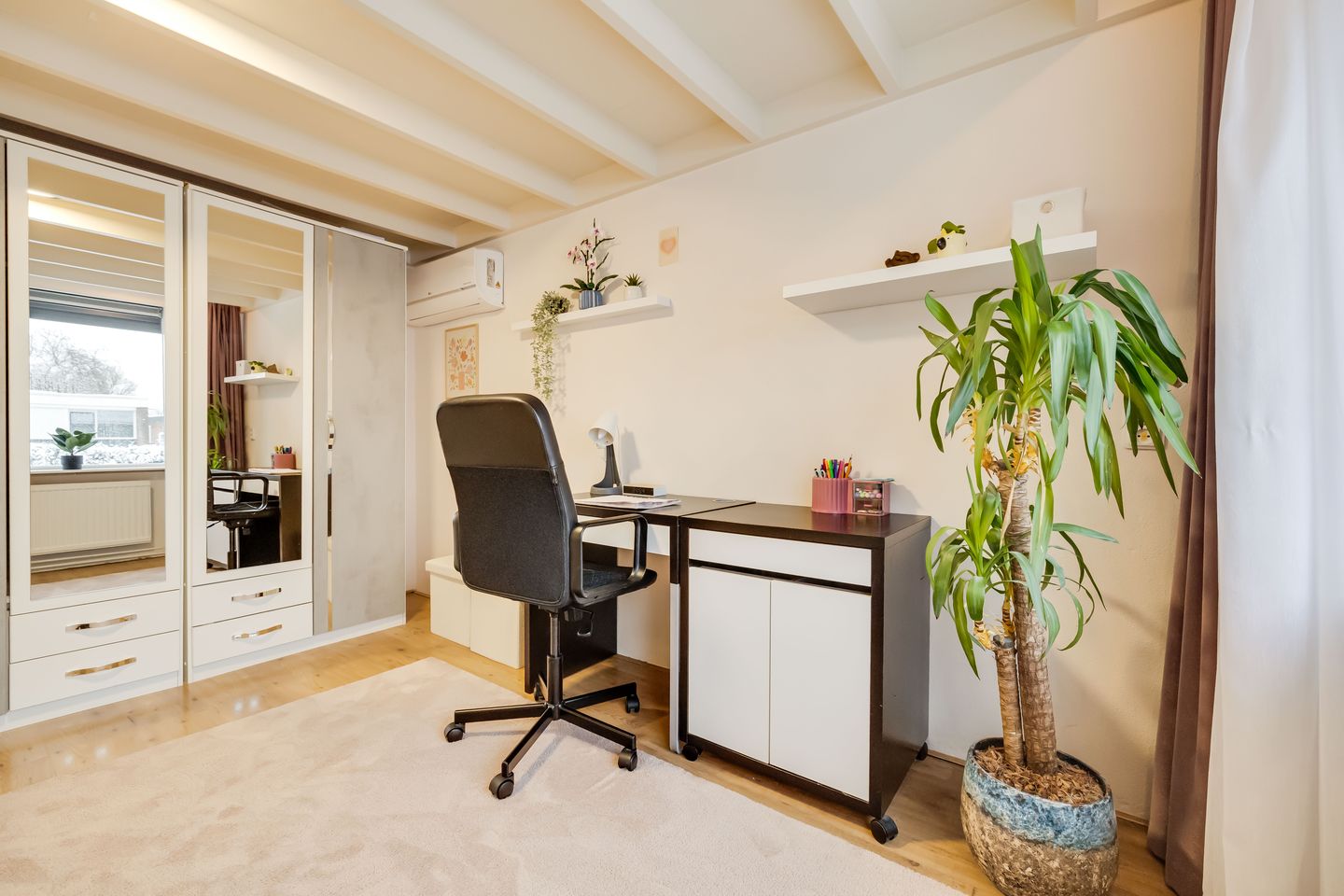 Photo 20 of Schrijnwerkershorst 721