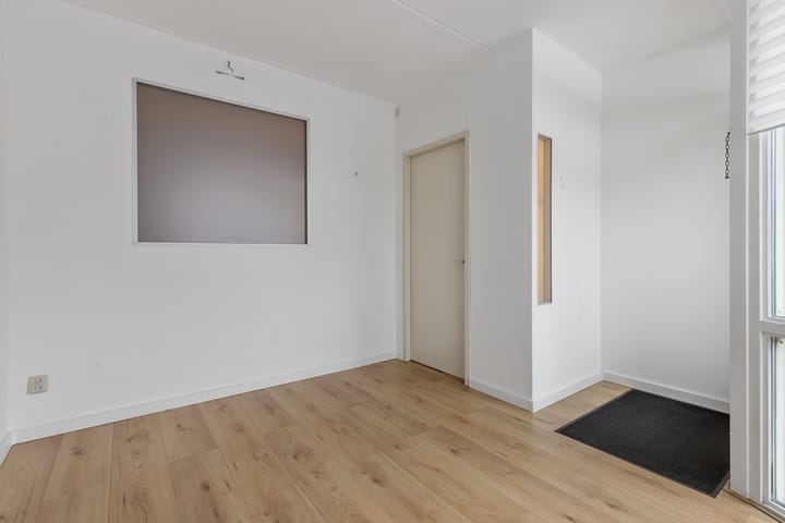 Photo 6 of Poolzeestraat 15