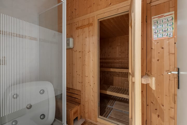 Photo 10 of Poolzeestraat 15