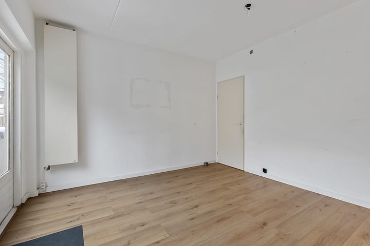 Photo 12 of Poolzeestraat 15