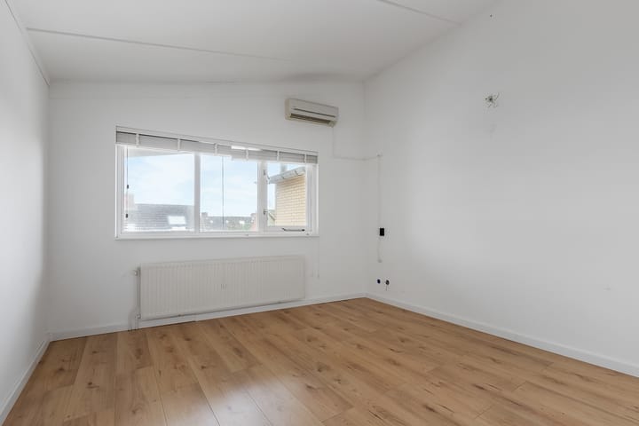 Photo 23 of Poolzeestraat 15