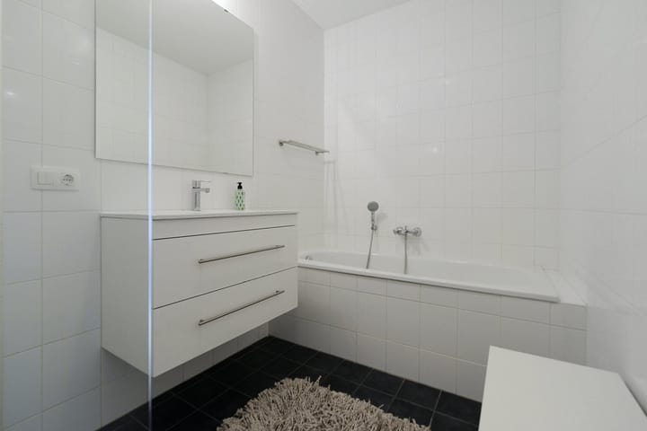 Photo 15 of Graaf Florisstraat 33