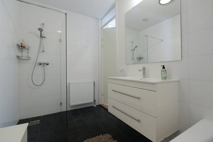 Photo 16 of Graaf Florisstraat 33