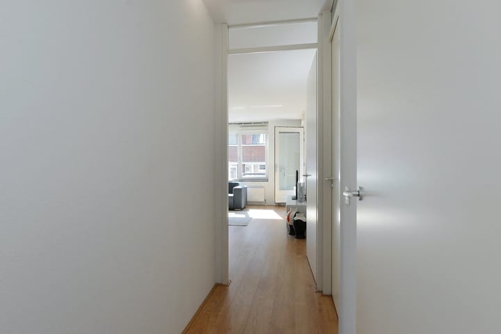 Photo 19 of Graaf Florisstraat 33