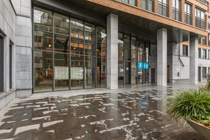 Photo 3 of Van Vollenhovenstraat 3-407