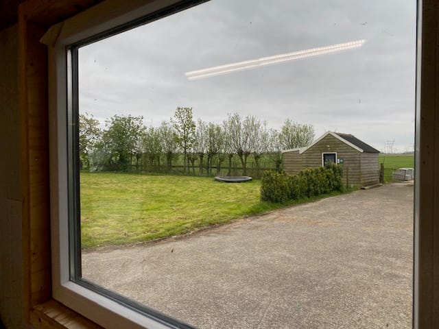 View photo 3 of Broekergouw 2