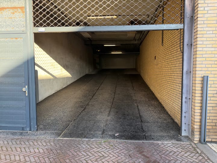 Foto 2 van Van Speijkstraat-parkeerplaats nr.1