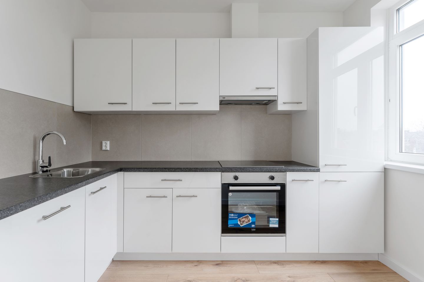 Photo 10 of Hogenbanweg 112-D