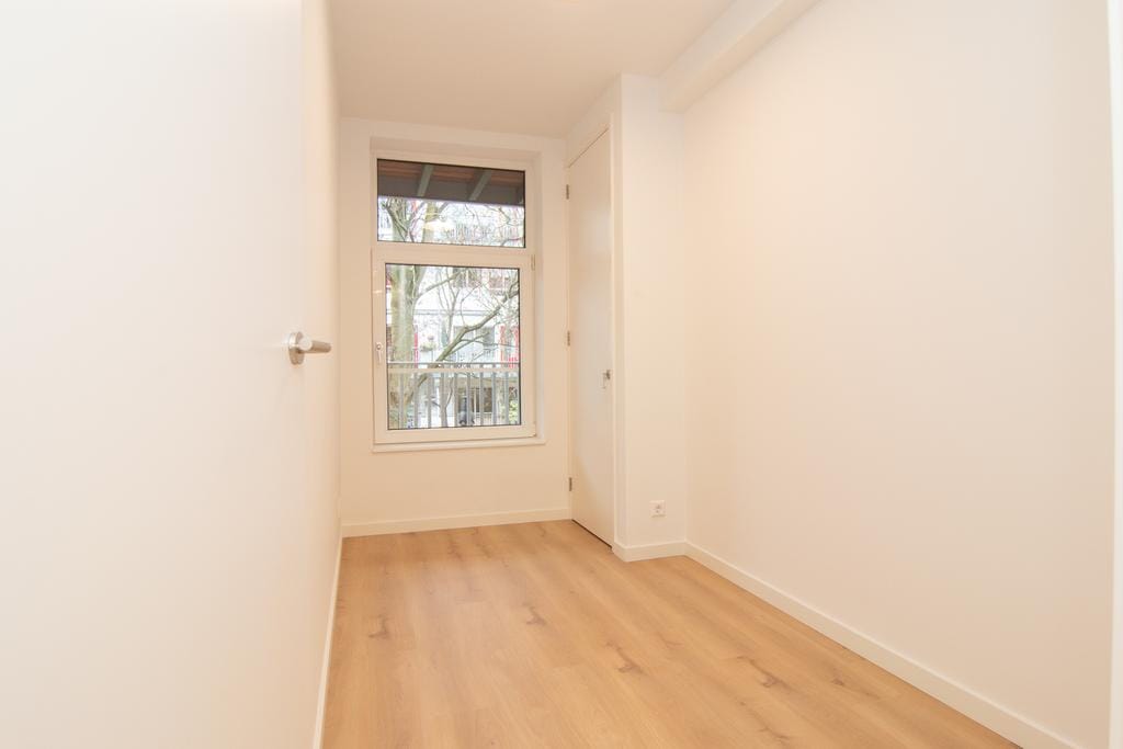 Photo 11 of Burmanstraat 29-1