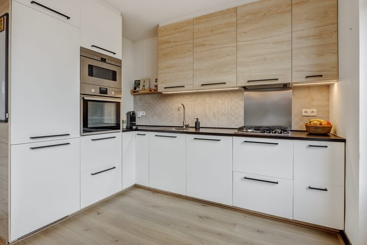 Photo 12 of Raadhuisstraat 102