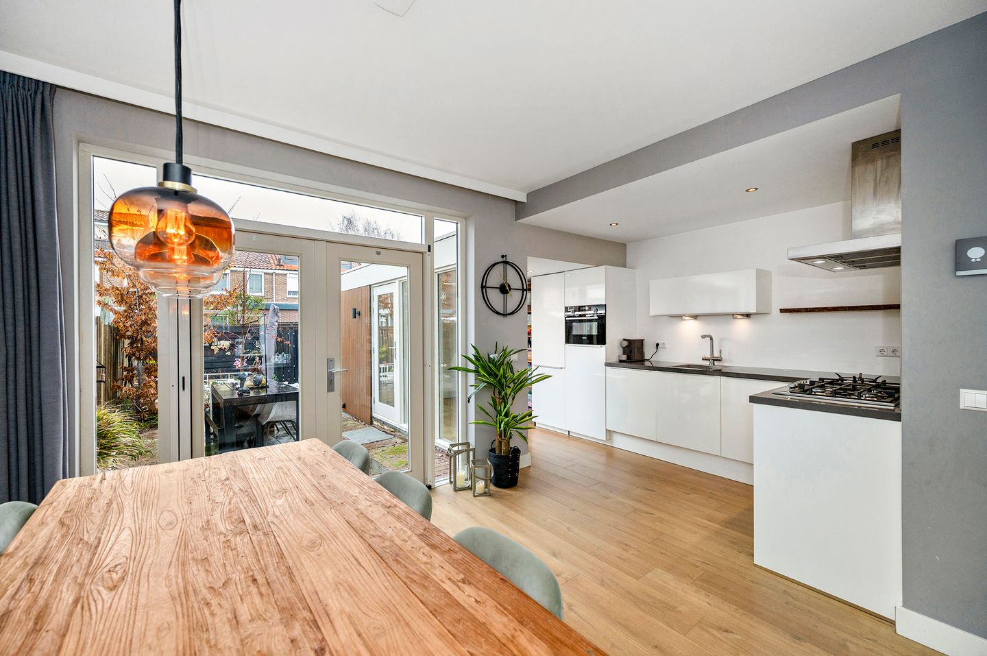 Photo 10 of Cort van der Lindenstraat 44