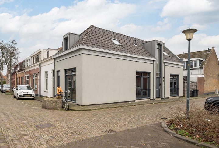 Oranjestraat 2