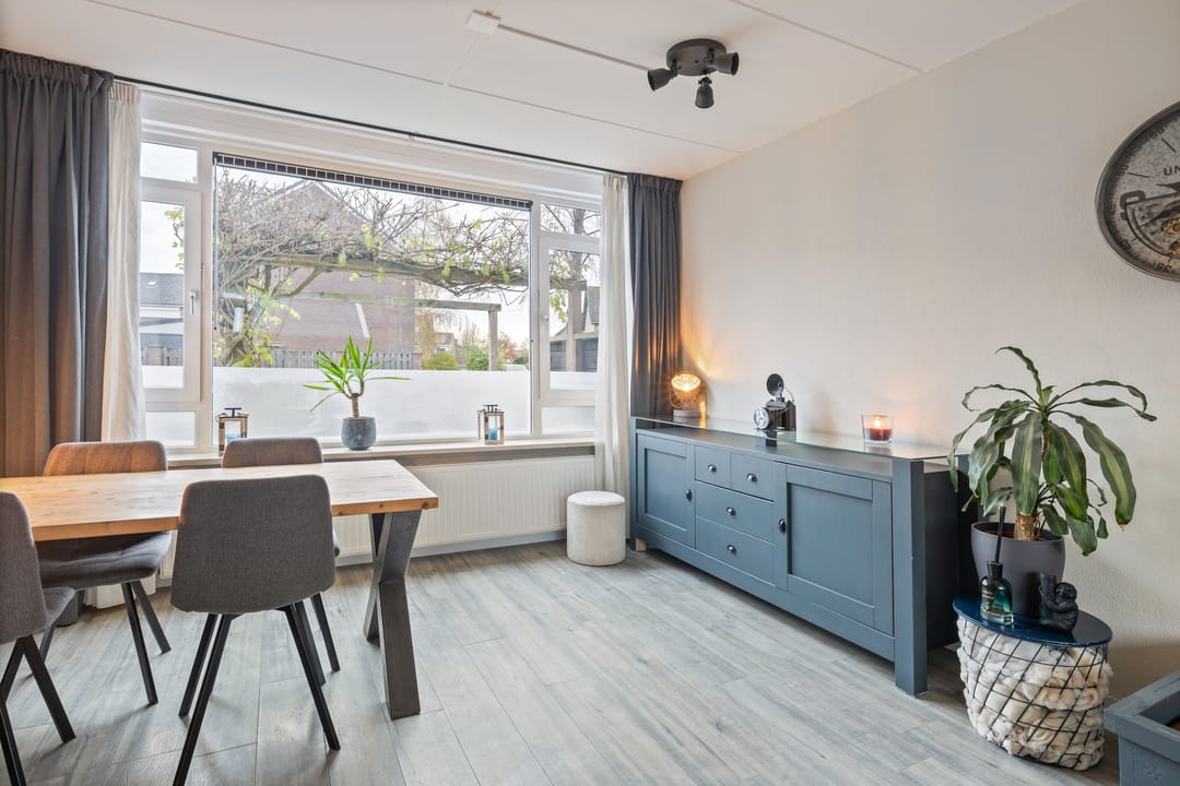 Photo 8 of Van Oldenbarneveltstraat 52