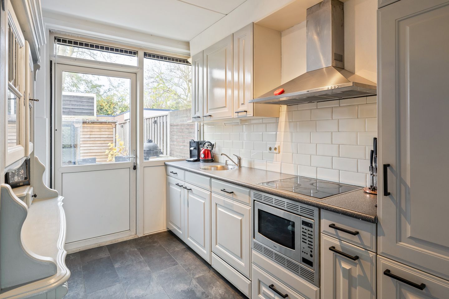 Photo 10 of Van Oldenbarneveltstraat 52