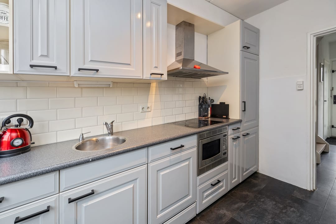 Photo 11 of Van Oldenbarneveltstraat 52