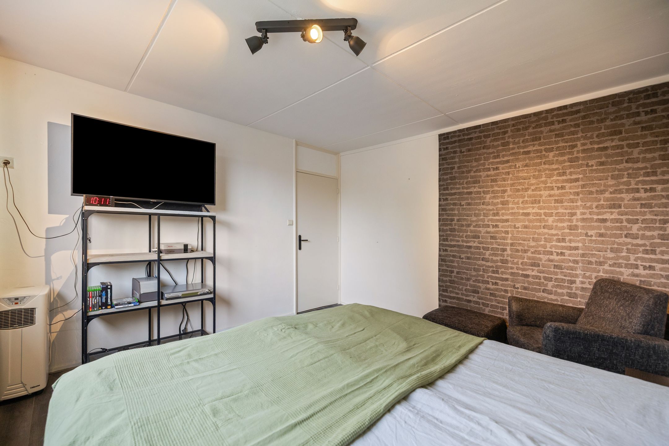 Photo 15 of Van Oldenbarneveltstraat 52