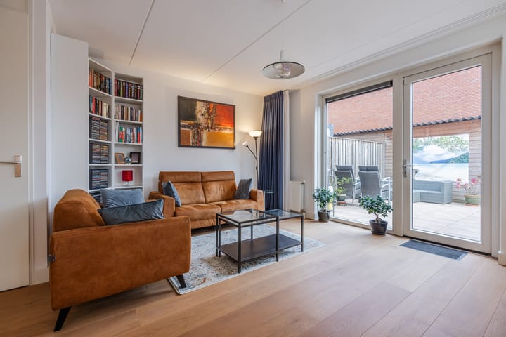 Photo 2 of Parallelweg 332