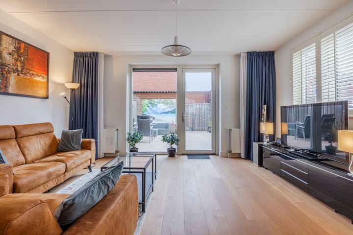 Photo 3 of Parallelweg 332