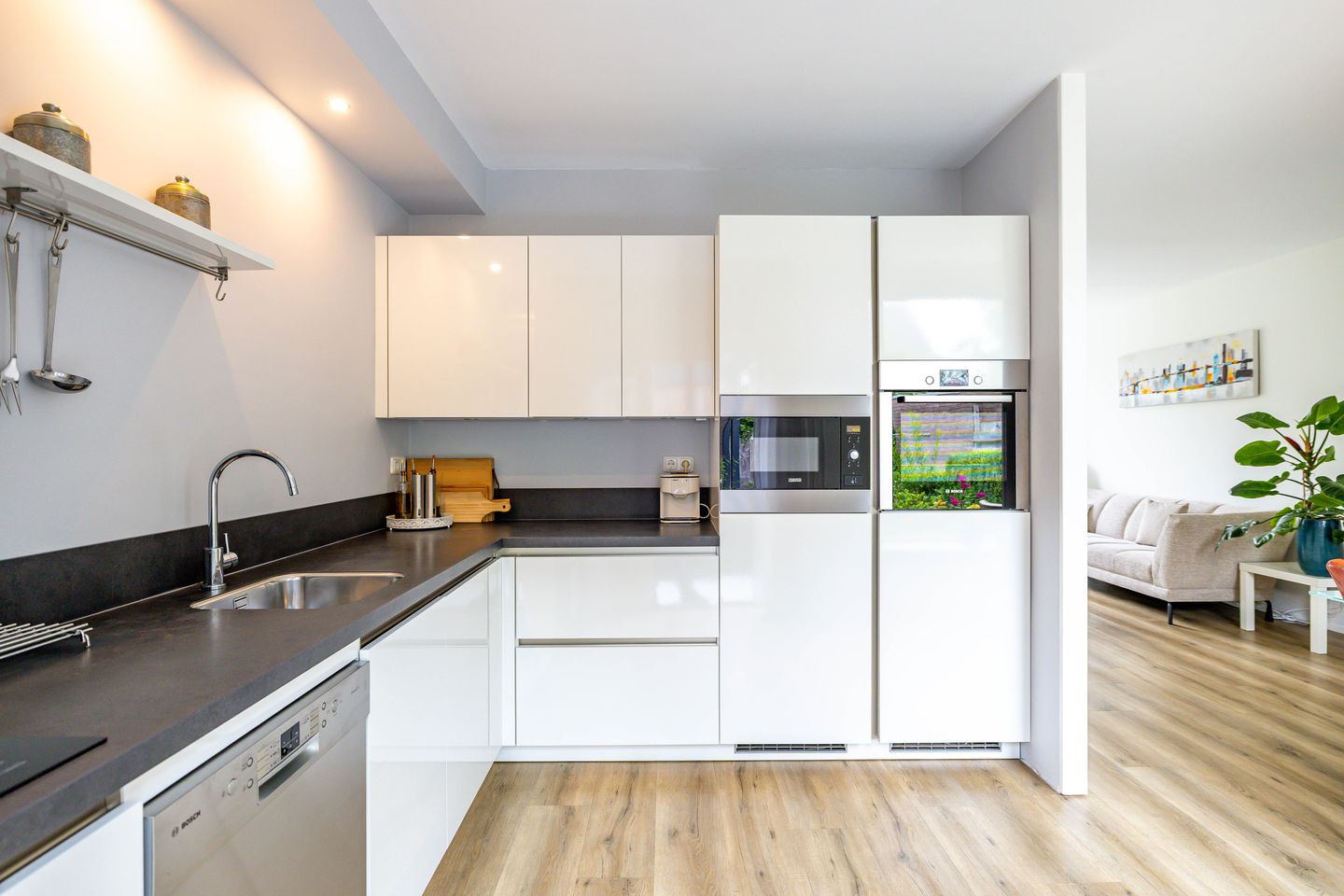 Photo 19 of Golfslag 83