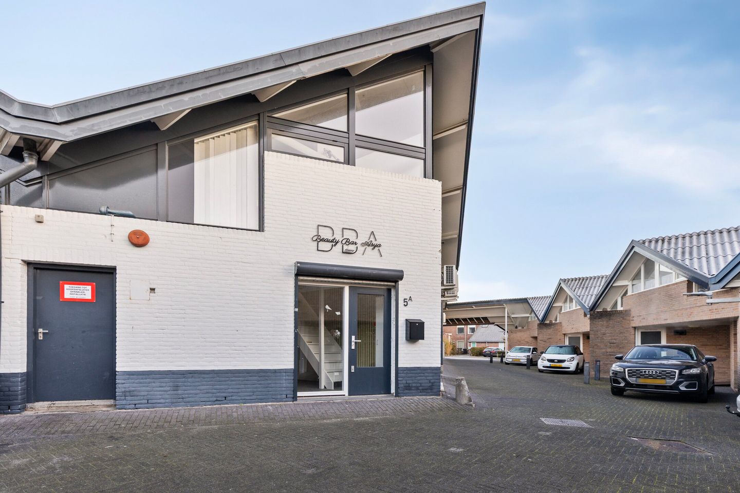 View photo 2 of Amer 5-a