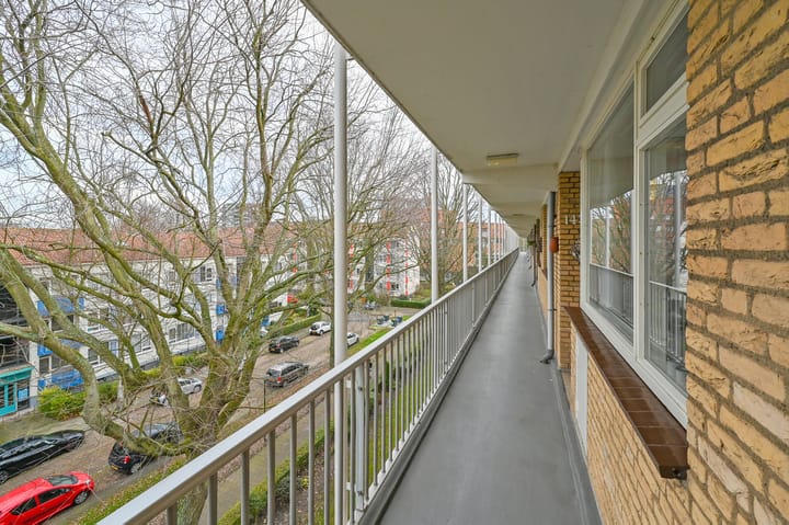 Photo 6 of Louis Bouwmeesterstraat 143