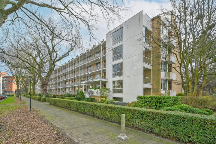 Photo 34 of Louis Bouwmeesterstraat 143