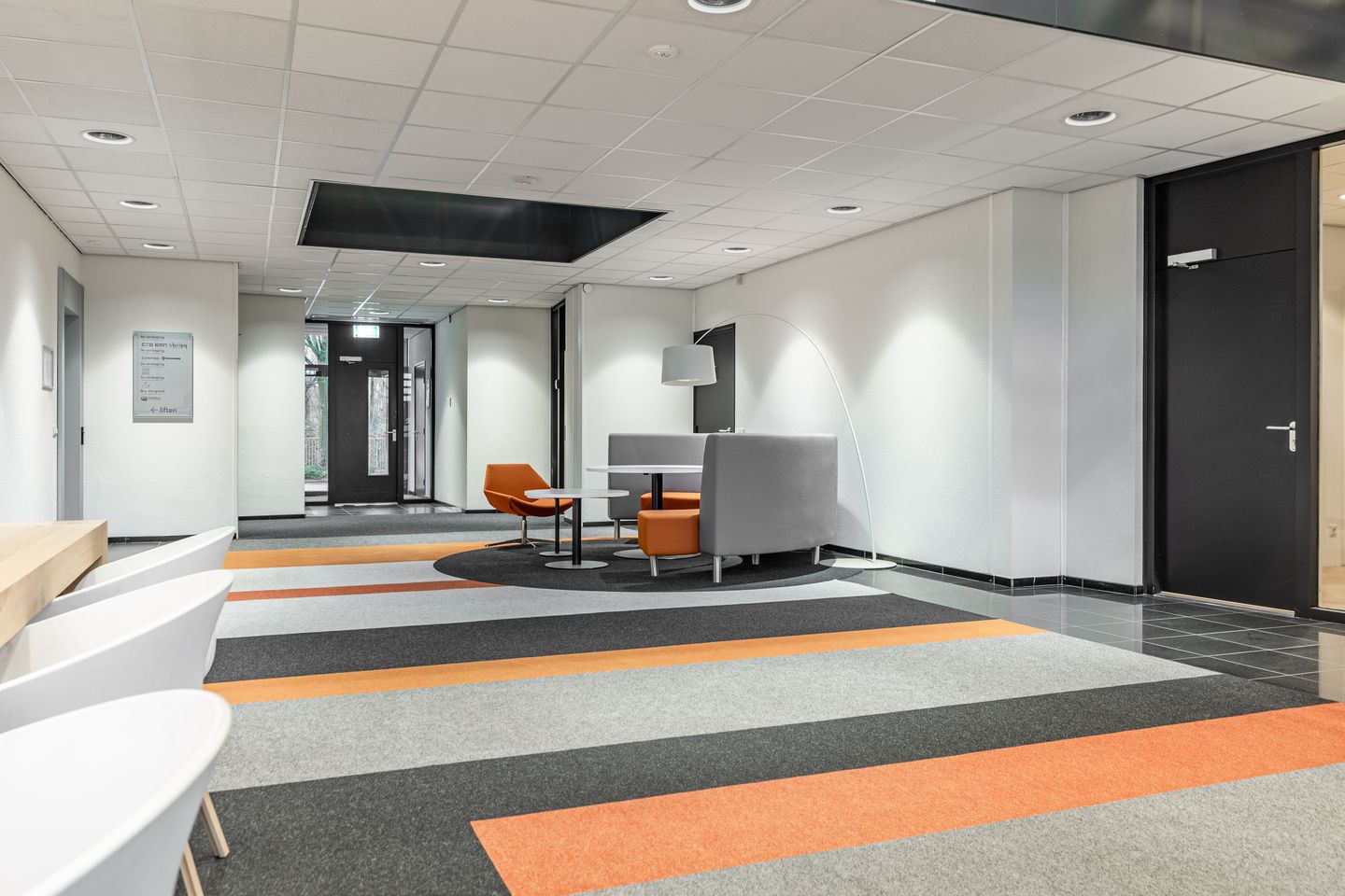 View photo 4 of de Waal 18-D