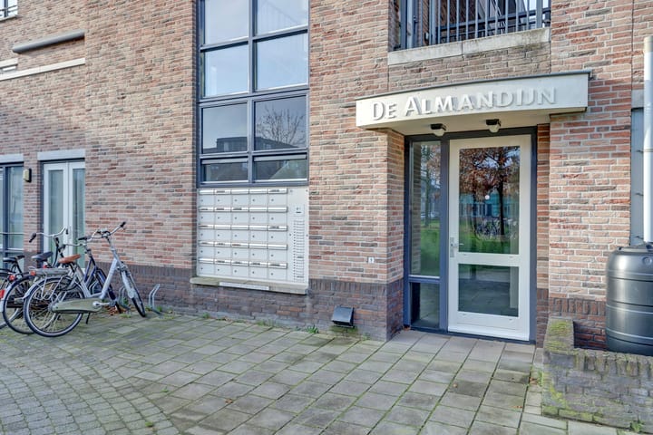 Photo 2 of Steenstraat 14-03