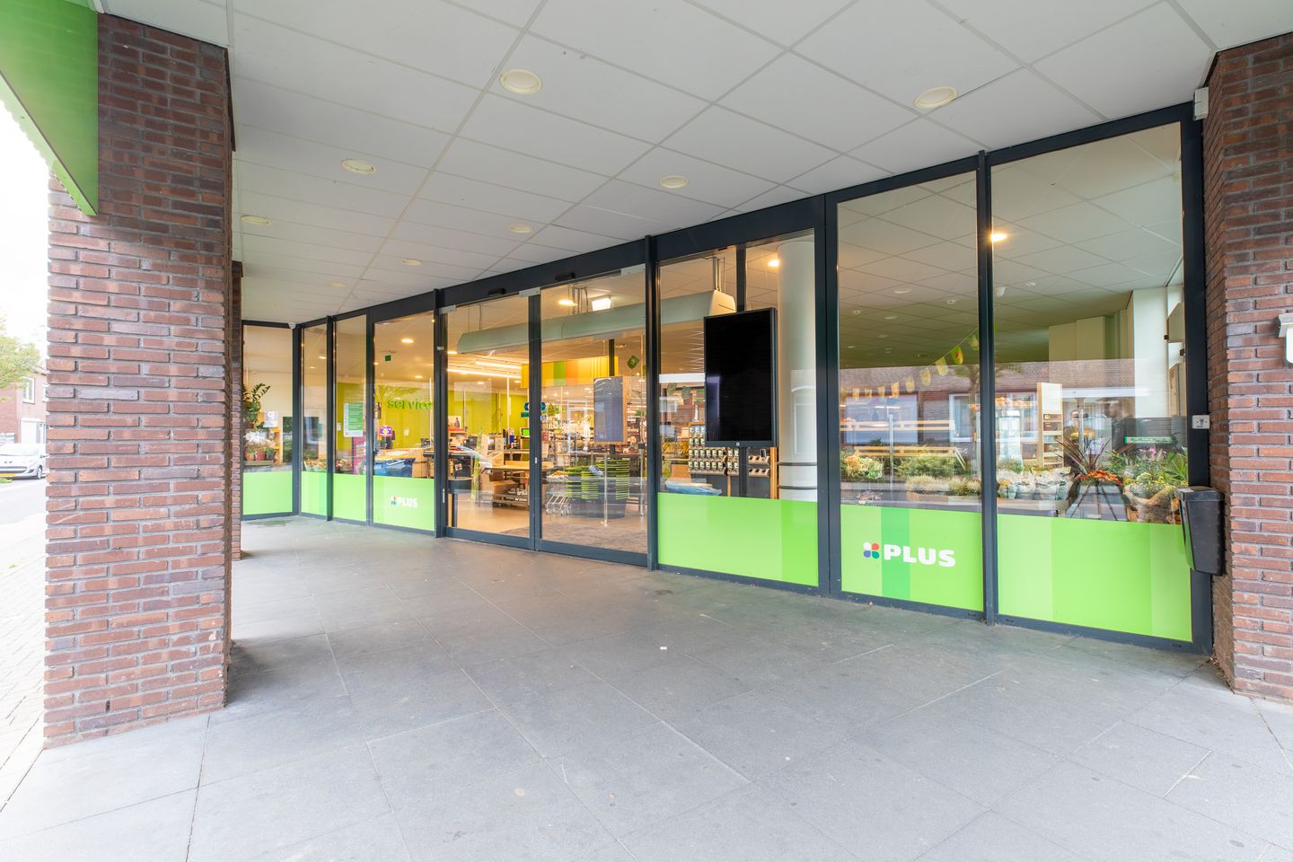 View photo 2 of Pleinstraat 37