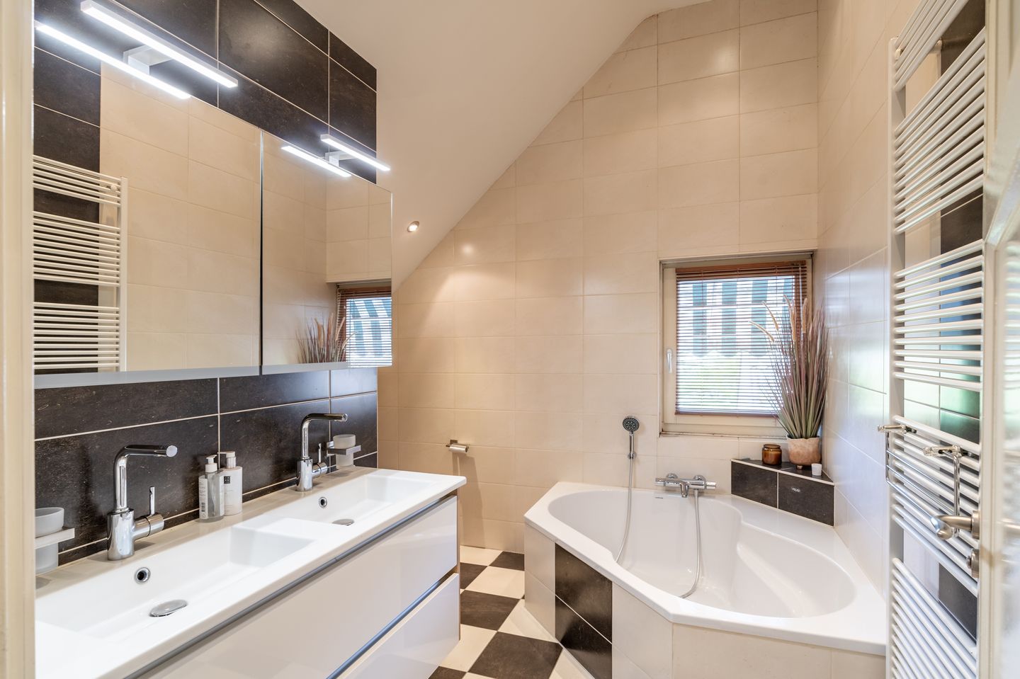 Photo 65 of Kapelstraat 12-14