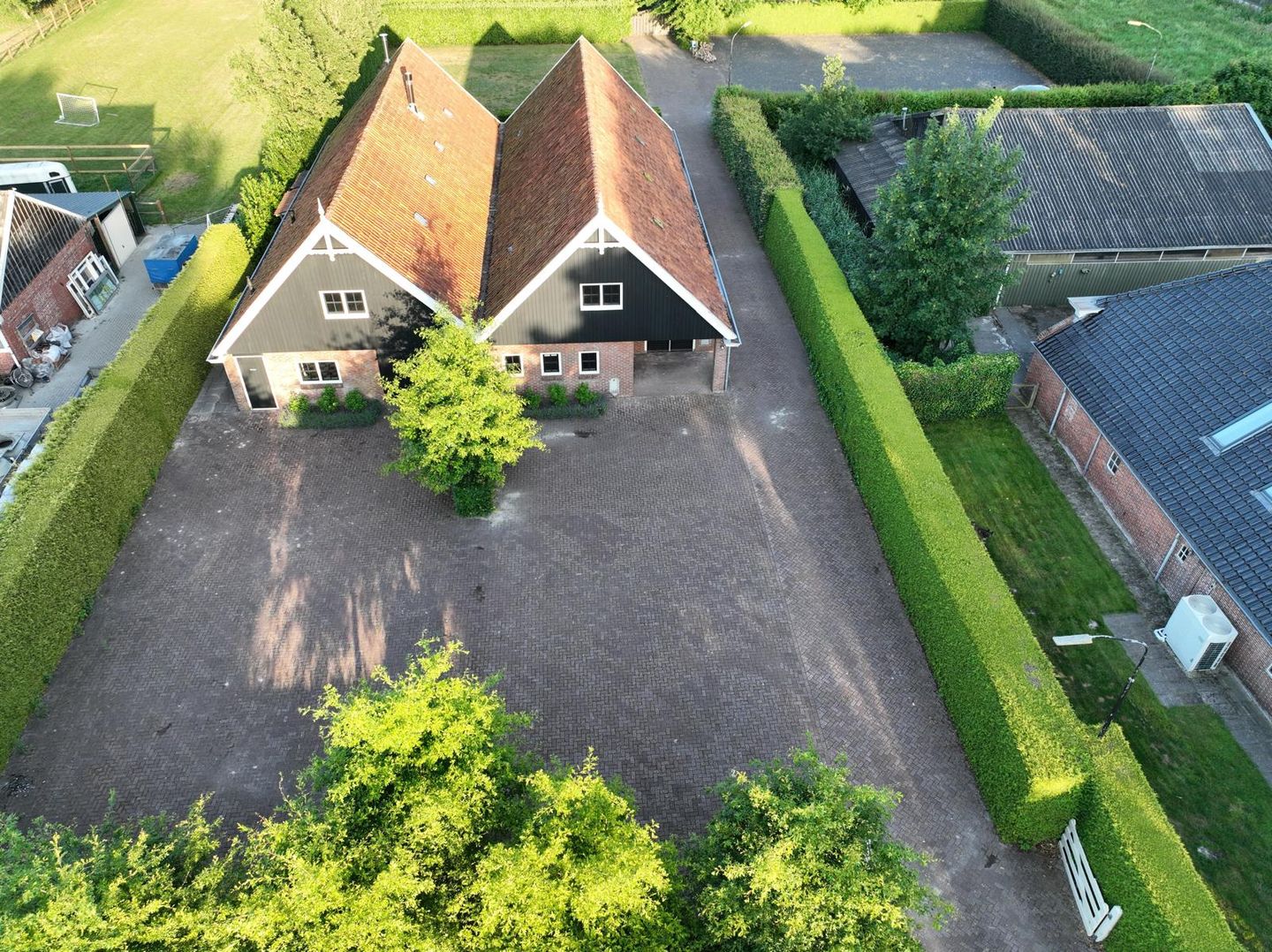 Bekijk foto 3 van Hoofdweg 250