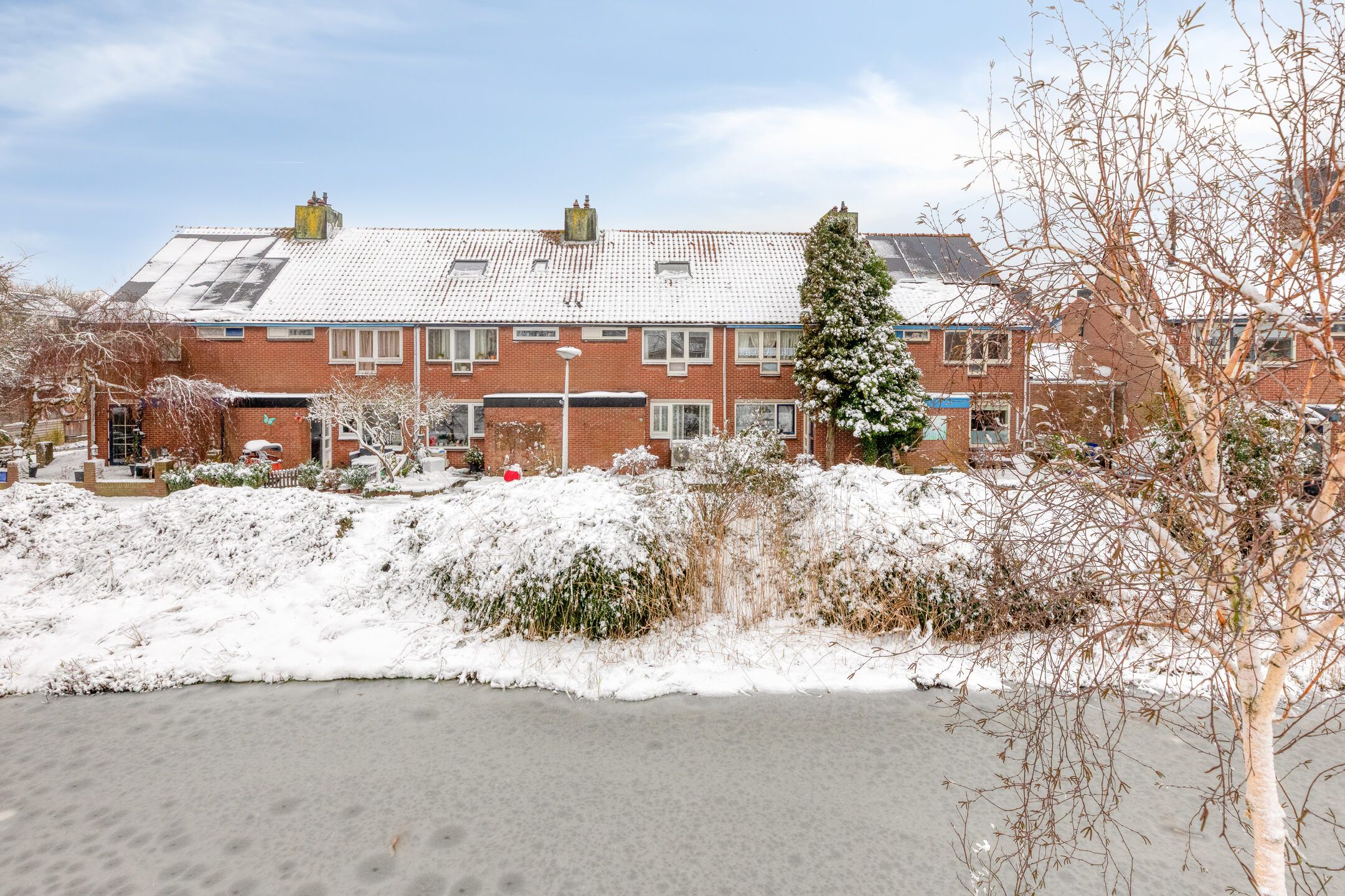 Buying a house in The Netherlands., Repel 83