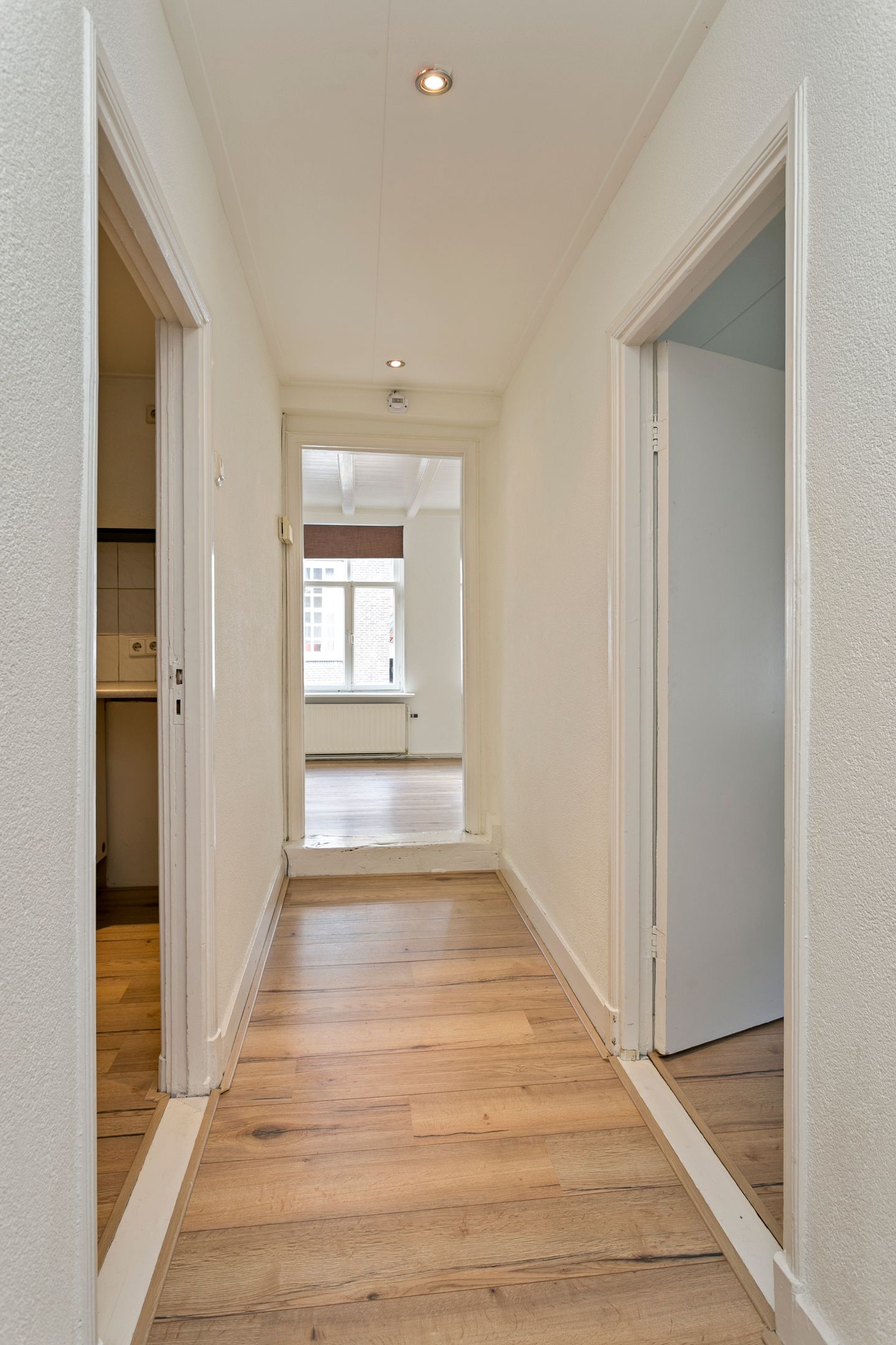 Photo 14 of Kolonel Wilsstraat 8