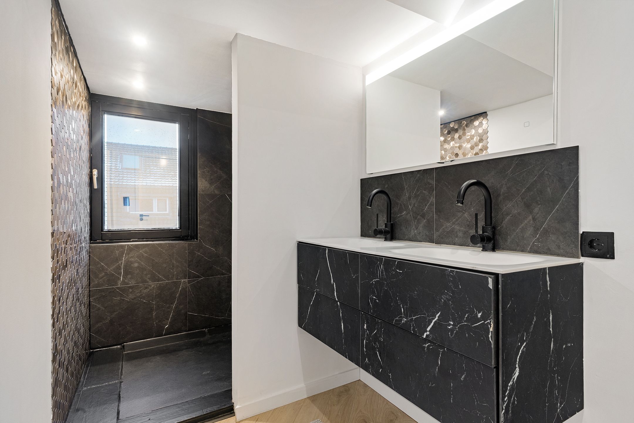 Foto 24 van Burgemeester Strick van Linschotenstraat 12