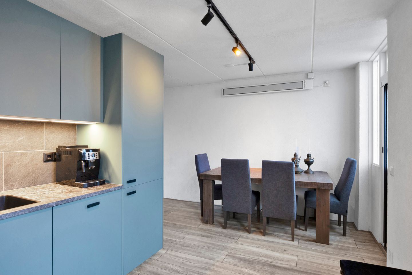 Photo 14 of It Leech 12