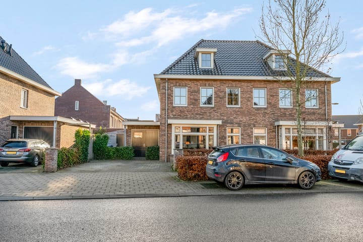 Foto 44 van Meester A Datemalaan 12