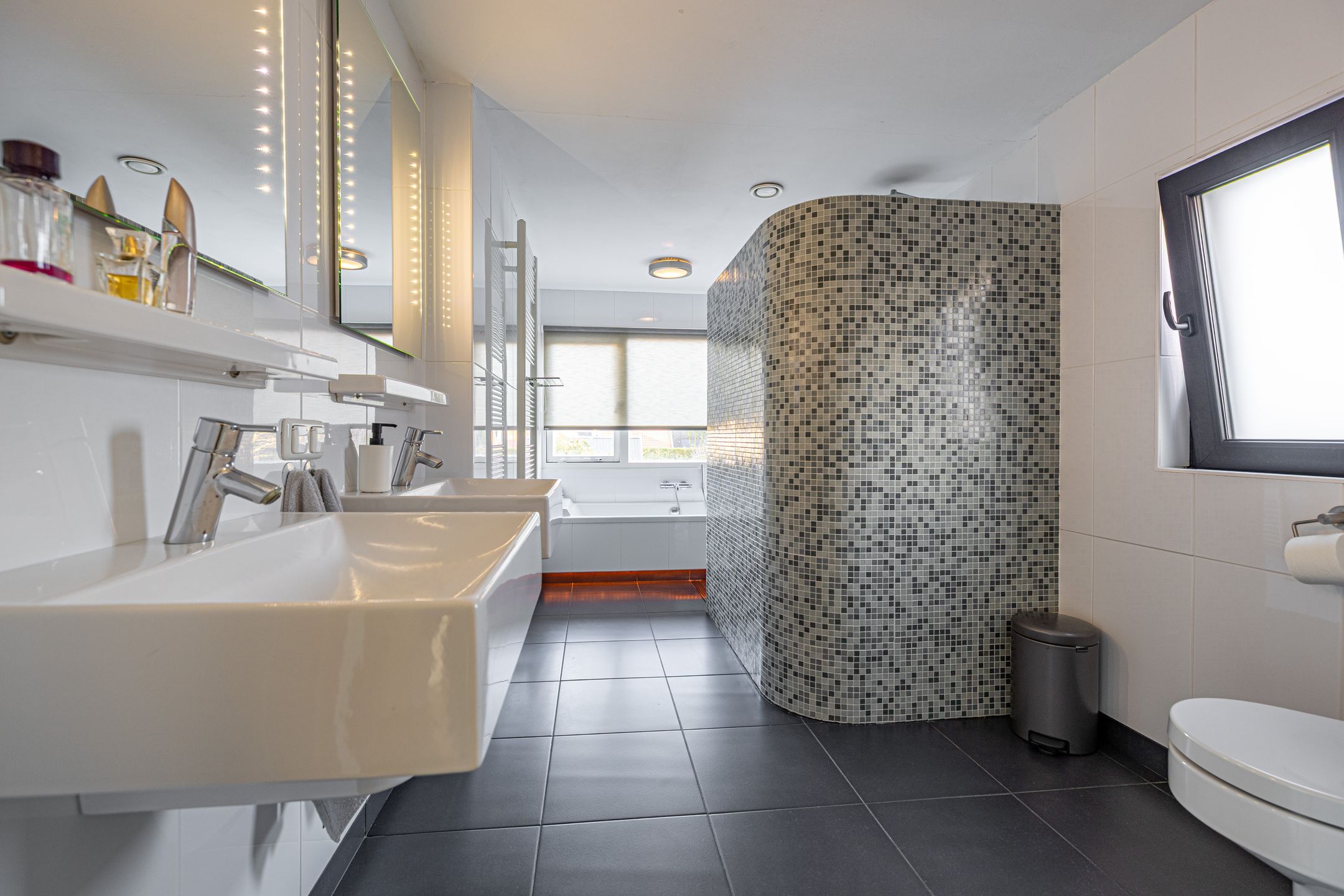 Photo 42 of Nijbuorren 34