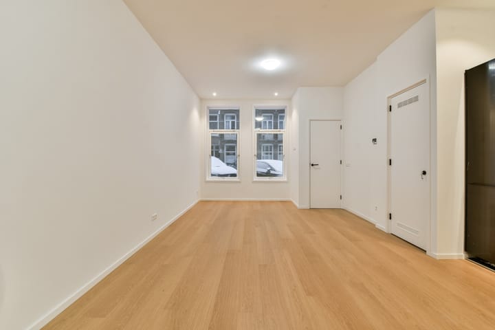 Photo 9 of Veerstraat 40-H