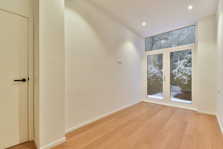 Photo 10 of Veerstraat 40-H