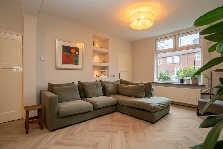 Foto 8 van Riouwstraat 53