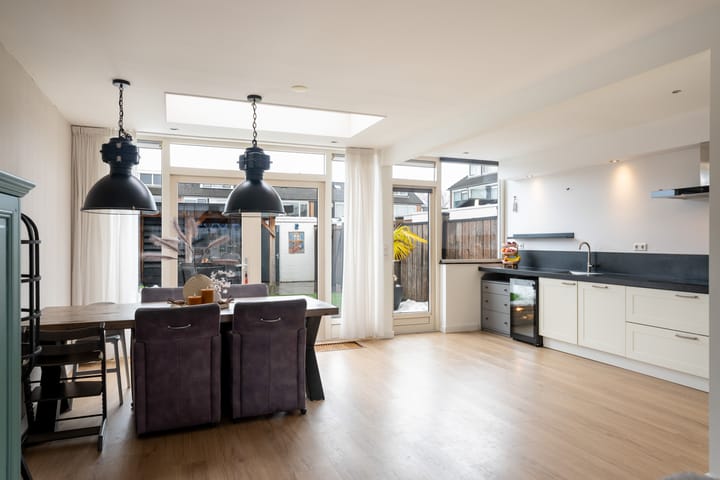 Foto 11 van Julianalaan 21